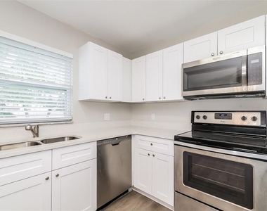 425 Danube Way - Photo Thumbnail 6