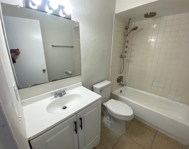 5317 Curry Ford Road - Photo Thumbnail 8