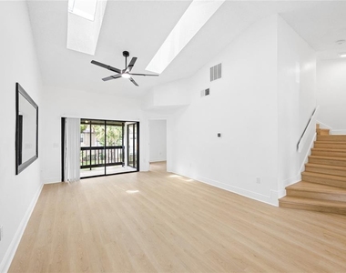 3118 S Semoran Boulevard - Photo Thumbnail 12