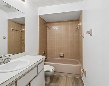 386 Cocoa Court - Photo Thumbnail 15