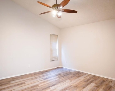 4501 Bridgeton Lane - Photo Thumbnail 12