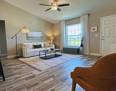 16408 Sw 27th Circle - Photo Thumbnail 4