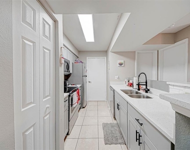 3038 Parkway Boulevard - Photo Thumbnail 11