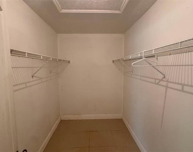 822 Valnera Court - Photo Thumbnail 13