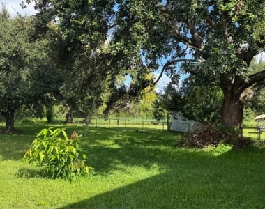822 Valnera Court - Photo Thumbnail 25