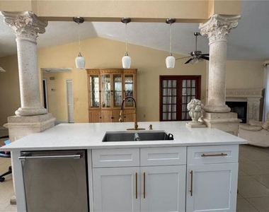 822 Valnera Court - Photo Thumbnail 7