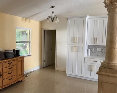 822 Valnera Court - Photo Thumbnail 9