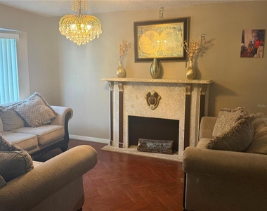 1013 Mayfair Place - Photo Thumbnail 7