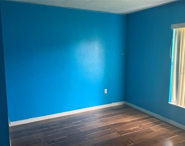 1013 Mayfair Place - Photo Thumbnail 8