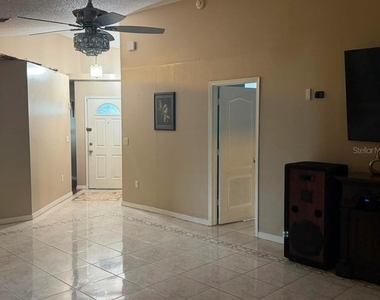 1013 Mayfair Place - Photo Thumbnail 3