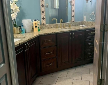 1013 Mayfair Place - Photo Thumbnail 10