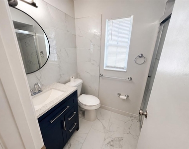 621 Ashberry Lane - Photo Thumbnail 5