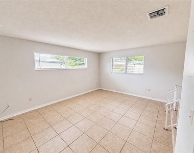 621 Ashberry Lane - Photo Thumbnail 3
