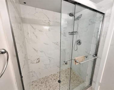 621 Ashberry Lane - Photo Thumbnail 6