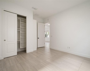 13010 Stoddart Avenue - Photo Thumbnail 16
