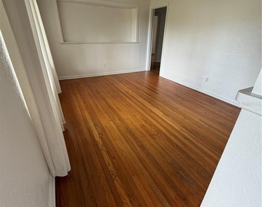 2501 Virginia Drive - Photo Thumbnail 2