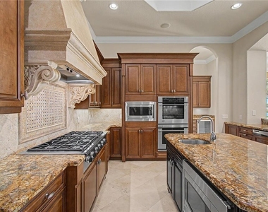 9313 Southern Breeze Drive - Photo Thumbnail 21