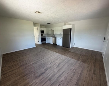 2305 K-ville Ave - Photo Thumbnail 3