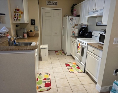 1300 Eastern Pecan Place - Photo Thumbnail 9