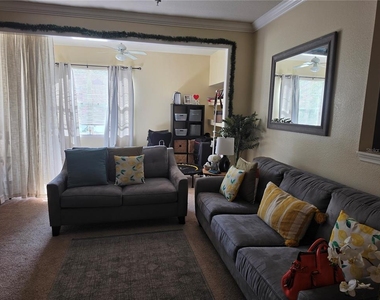 1300 Eastern Pecan Place - Photo Thumbnail 13