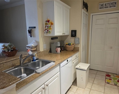 1300 Eastern Pecan Place - Photo Thumbnail 6