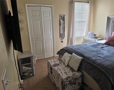 1300 Eastern Pecan Place - Photo Thumbnail 21
