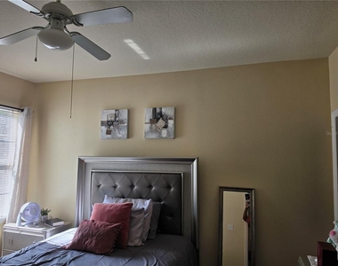 1300 Eastern Pecan Place - Photo Thumbnail 24