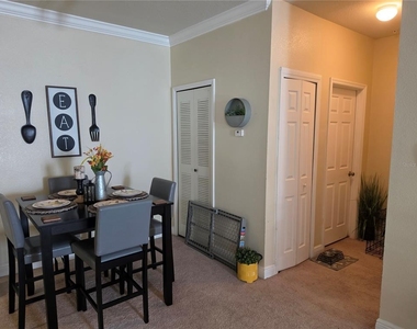 1300 Eastern Pecan Place - Photo Thumbnail 12