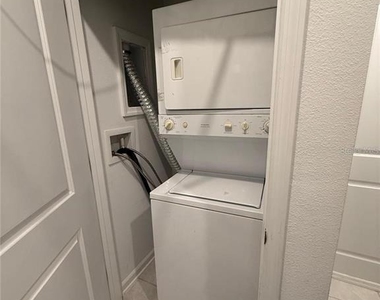 3999 Ambrose Avenue - Photo Thumbnail 8