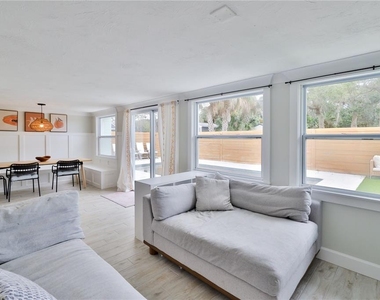 2307 Saxon Drive - Photo Thumbnail 13