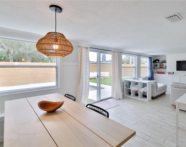 2307 Saxon Drive - Photo Thumbnail 14