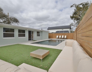 2307 Saxon Drive - Photo Thumbnail 36