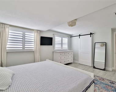 2307 Saxon Drive - Photo Thumbnail 20