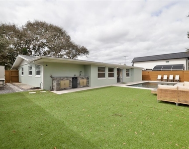 2307 Saxon Drive - Photo Thumbnail 35