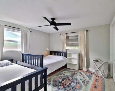 2307 Saxon Drive - Photo Thumbnail 22