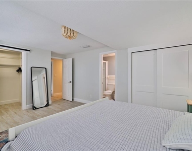 2307 Saxon Drive - Photo Thumbnail 19