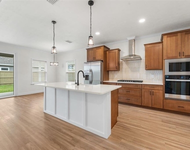 6735 Sw 10th Lane - Photo Thumbnail 5