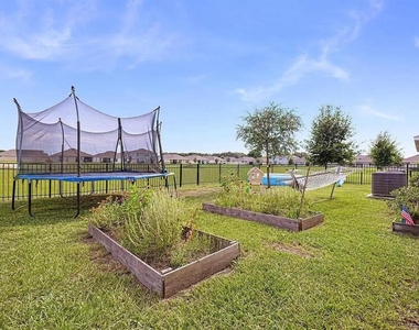 8574 Triumph Circle - Photo Thumbnail 15