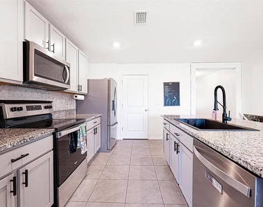 8574 Triumph Circle - Photo Thumbnail 3