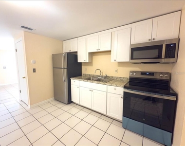 11432 Poplin Avenue - Photo Thumbnail 6