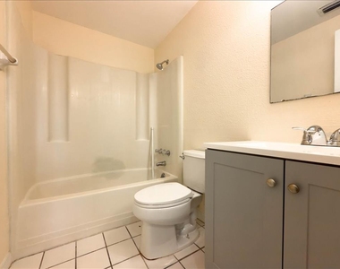 11432 Poplin Avenue - Photo Thumbnail 12