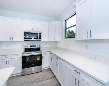 3304 Glencove Street - Photo Thumbnail 6