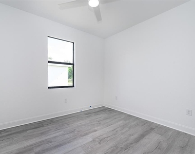 3304 Glencove Street - Photo Thumbnail 33