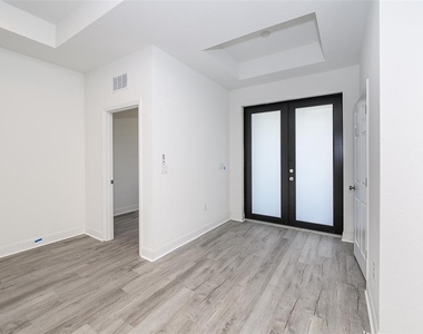3304 Glencove Street - Photo Thumbnail 9