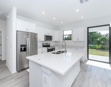 3304 Glencove Street - Photo Thumbnail 2