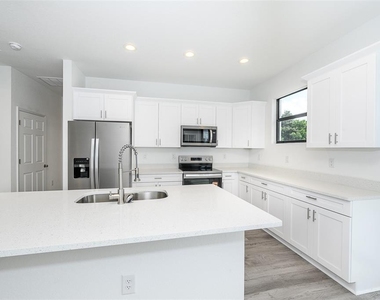 3304 Glencove Street - Photo Thumbnail 3