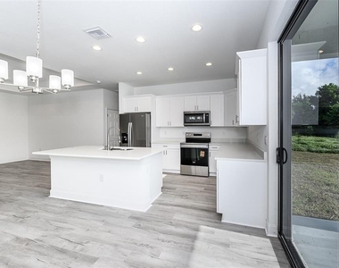 3304 Glencove Street - Photo Thumbnail 4