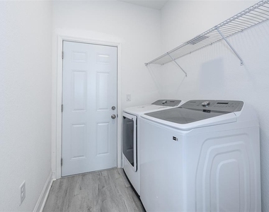 3304 Glencove Street - Photo Thumbnail 30