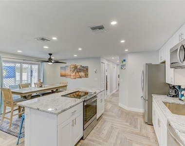 2728 49th Avenue W - Photo Thumbnail 12