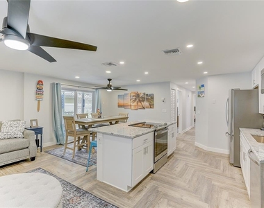 2728 49th Avenue W - Photo Thumbnail 5